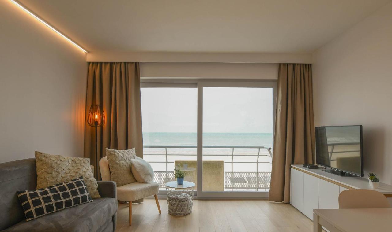 Studio Zwembad Met Frontaal Zeezicht Ostend Luaran gambar
